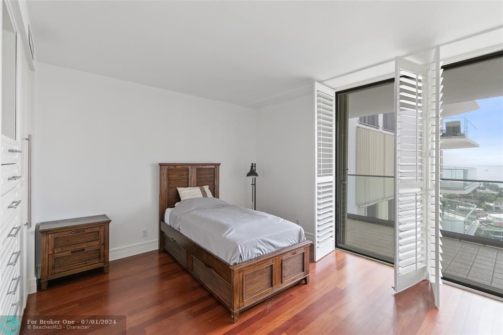 Active With Contract: $4,500 (2 beds, 2 baths, 1677 Square Feet)