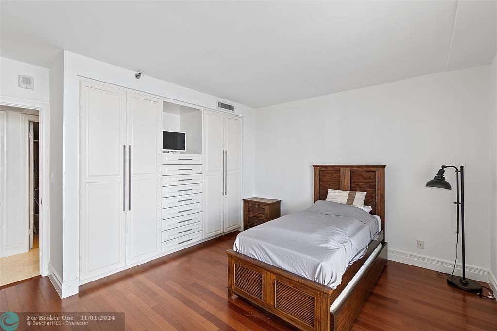 Active With Contract: $4,500 (2 beds, 2 baths, 1677 Square Feet)