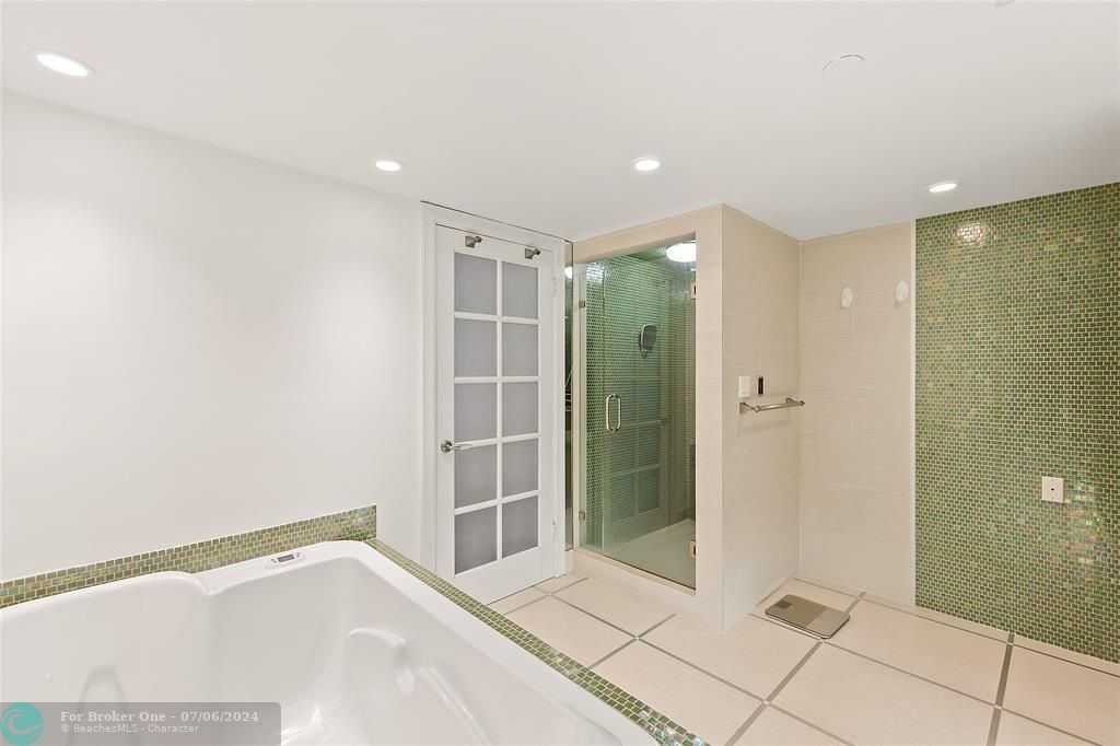 合同活跃: $4,500 (2 贝兹, 2 浴室, 1677 平方英尺)