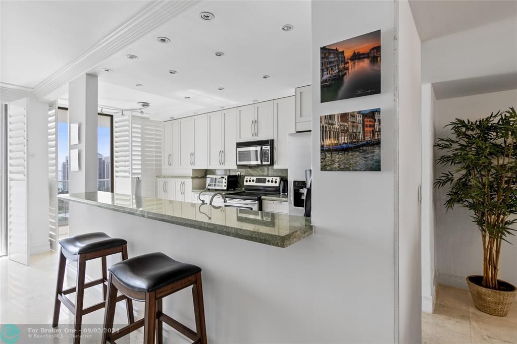 Active With Contract: $4,500 (2 beds, 2 baths, 1677 Square Feet)