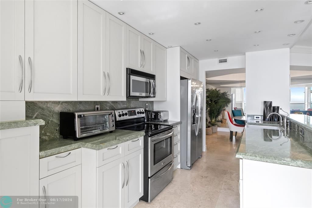 Active With Contract: $4,500 (2 beds, 2 baths, 1677 Square Feet)