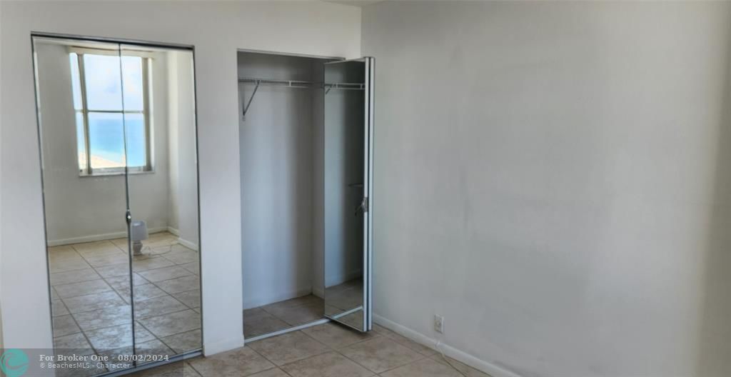 Active With Contract: $340,000 (1 beds, 1 baths, 721 Square Feet)