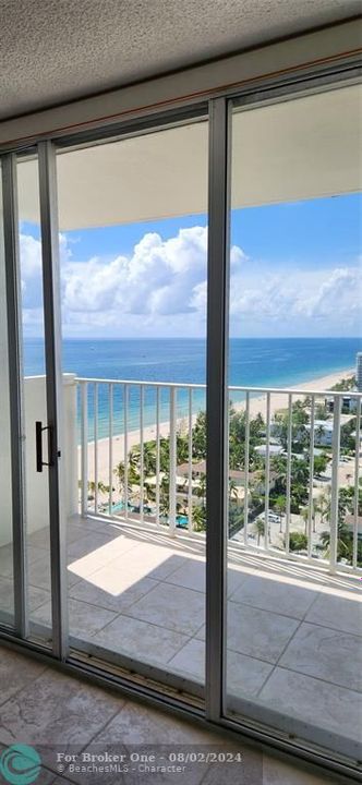 Active With Contract: $340,000 (1 beds, 1 baths, 721 Square Feet)