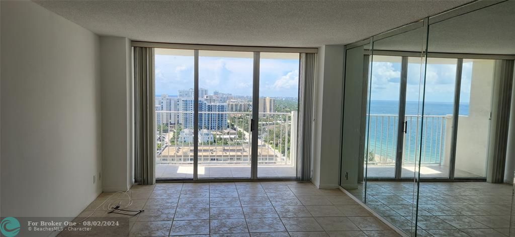 Active With Contract: $340,000 (1 beds, 1 baths, 721 Square Feet)