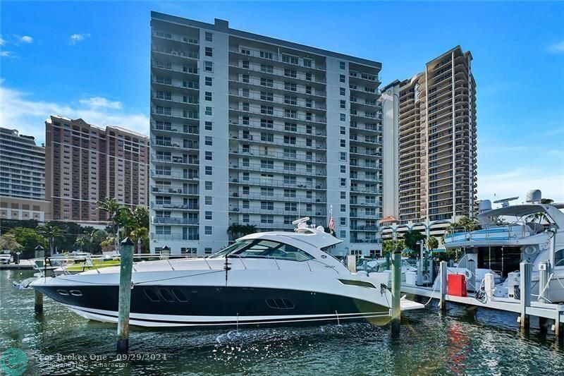 Recently Sold: $1,720,000 (2 beds, 3 baths, 1580 Square Feet)