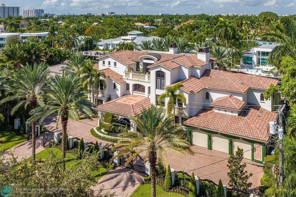 Active With Contract: $9,995,000 (9 beds, 11 baths, 10760 Square Feet)