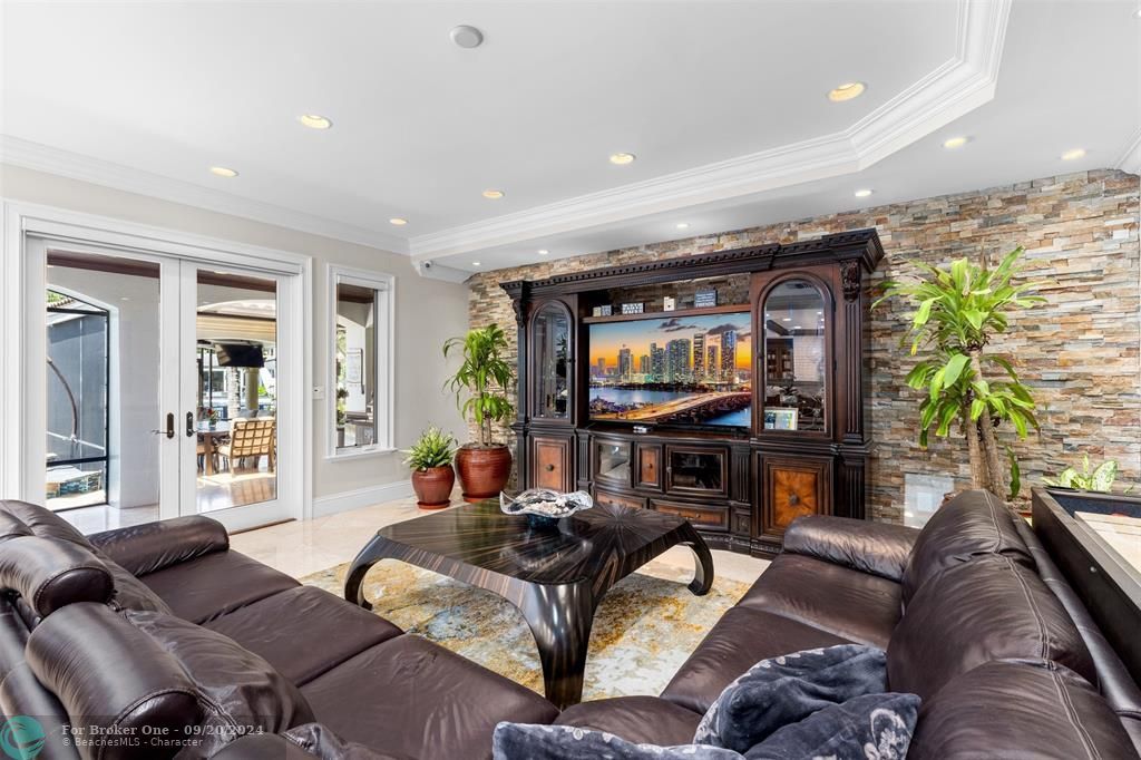 Active With Contract: $9,995,000 (9 beds, 11 baths, 10760 Square Feet)