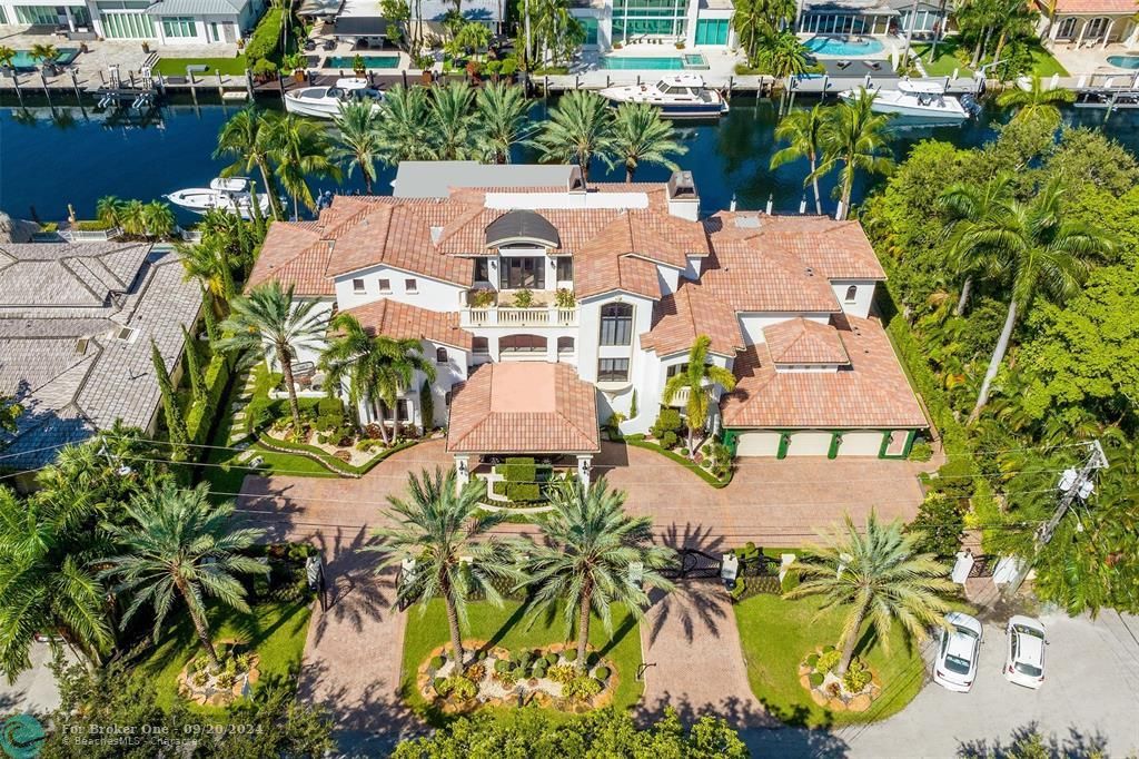 Active With Contract: $9,995,000 (9 beds, 11 baths, 10760 Square Feet)