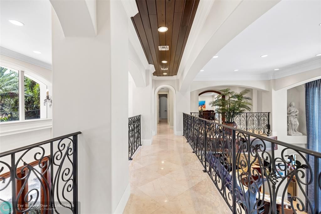 Active With Contract: $9,995,000 (9 beds, 11 baths, 10760 Square Feet)