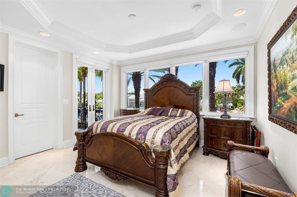 Active With Contract: $9,995,000 (9 beds, 11 baths, 10760 Square Feet)