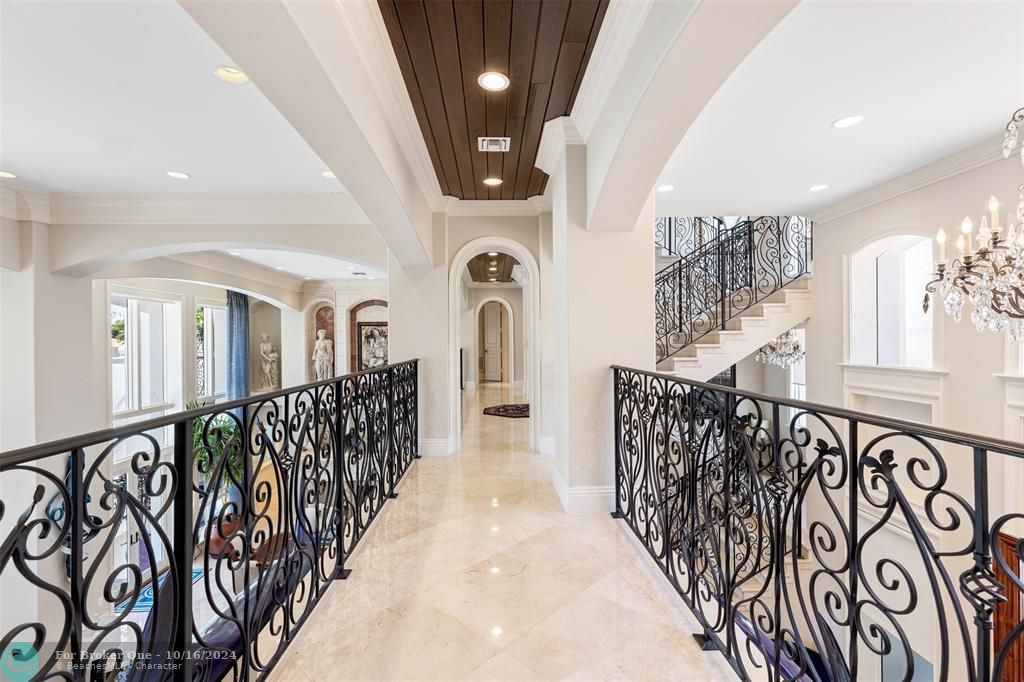 Active With Contract: $9,995,000 (9 beds, 11 baths, 10760 Square Feet)