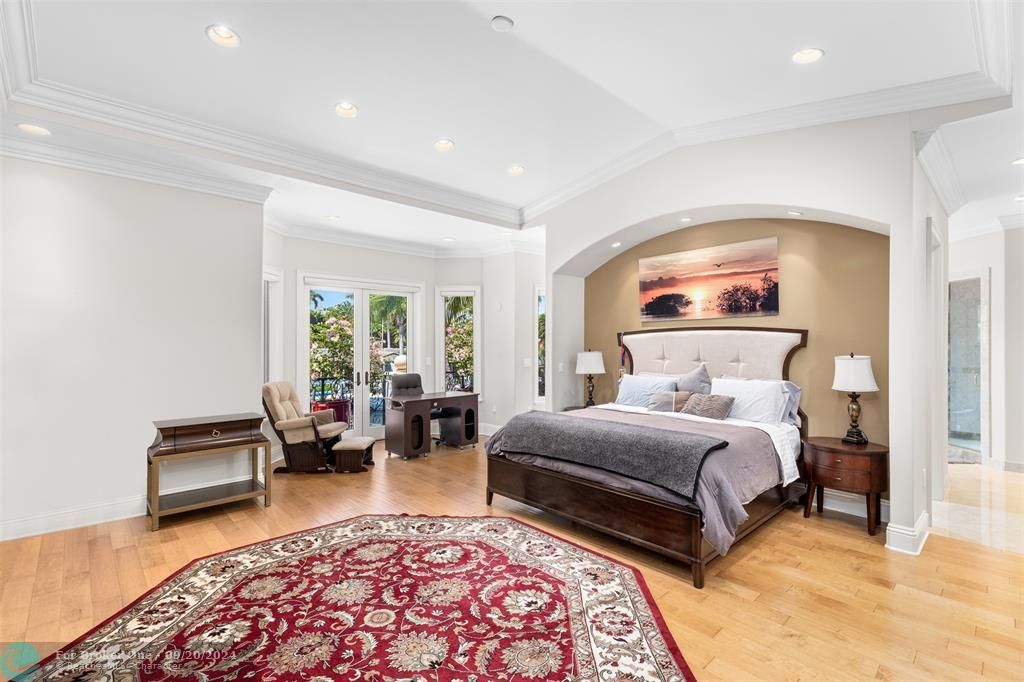 Active With Contract: $9,995,000 (9 beds, 11 baths, 10760 Square Feet)