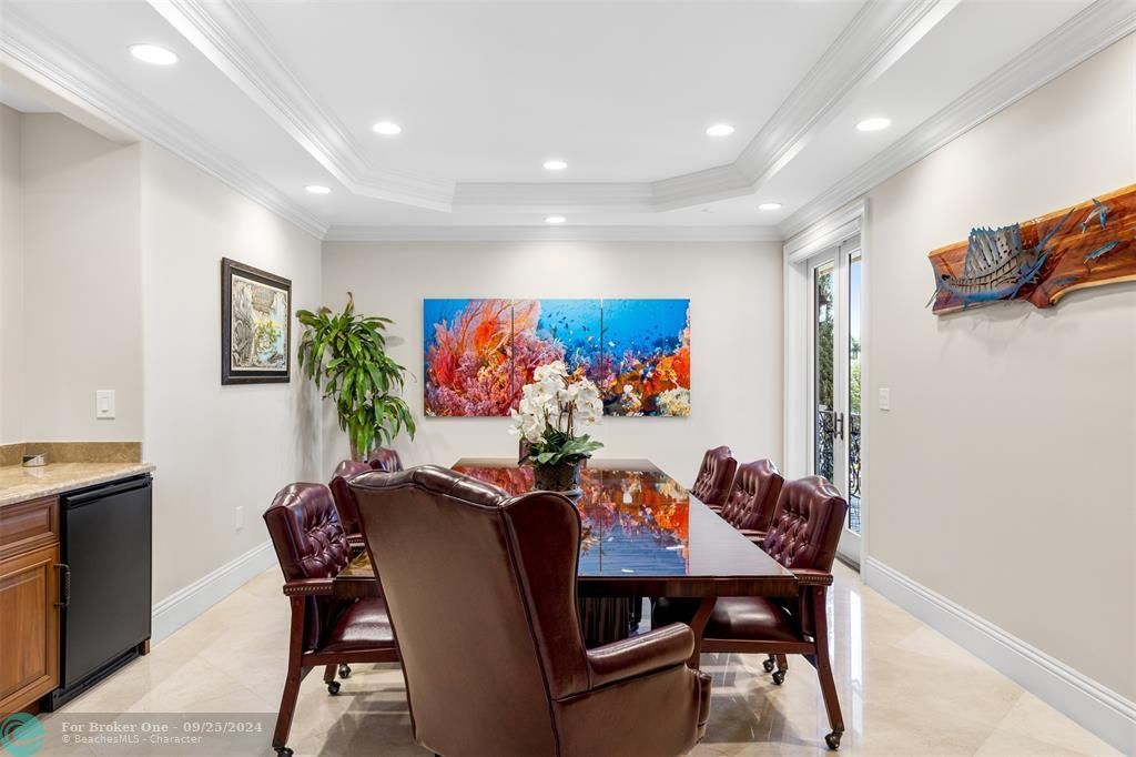 Active With Contract: $9,995,000 (9 beds, 11 baths, 10760 Square Feet)