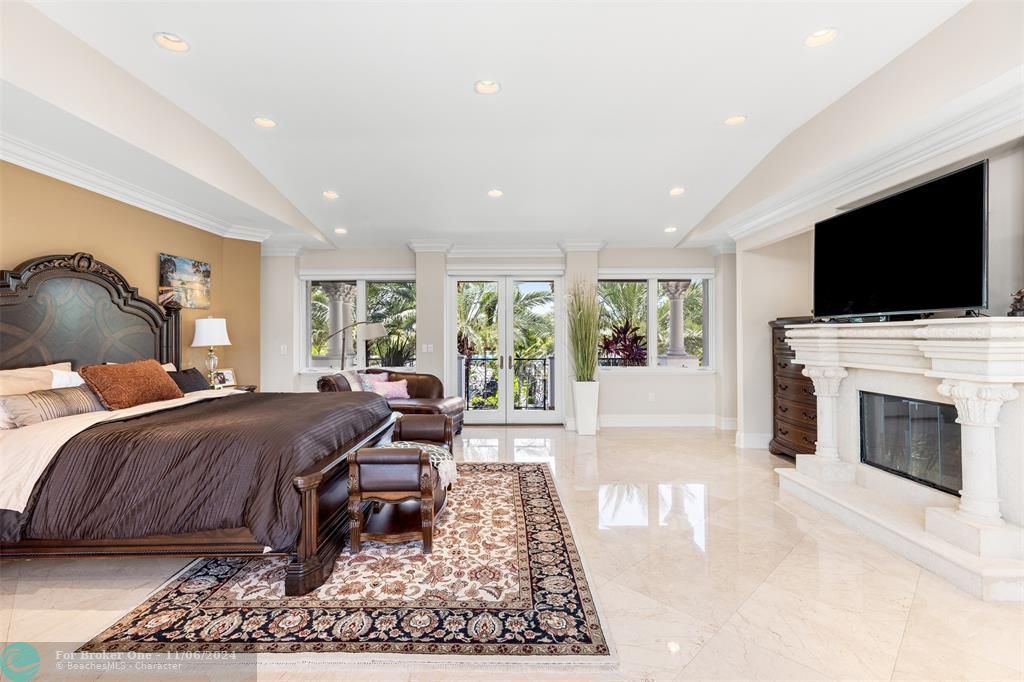 Active With Contract: $9,995,000 (9 beds, 11 baths, 10760 Square Feet)