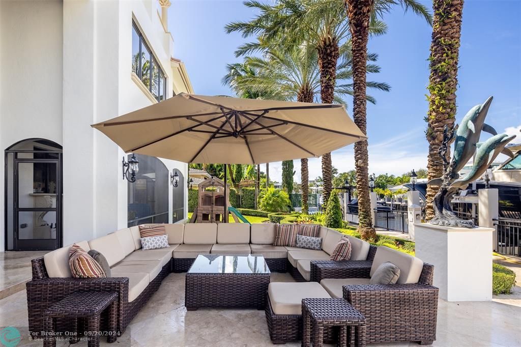 Active With Contract: $9,995,000 (9 beds, 11 baths, 10760 Square Feet)