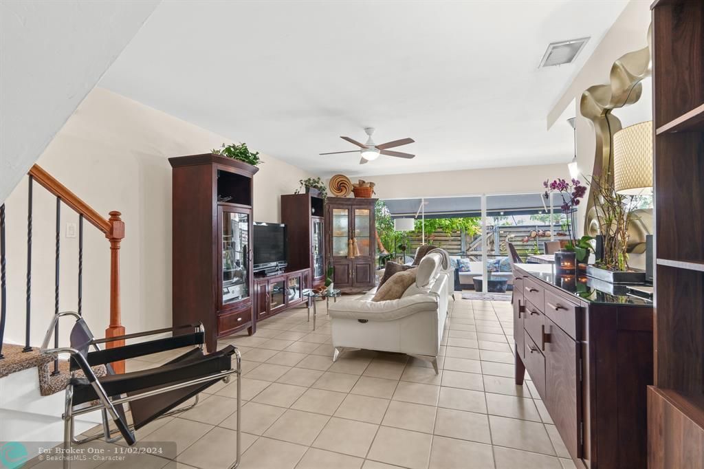 Active With Contract: $439,000 (2 beds, 1 baths, 1035 Square Feet)