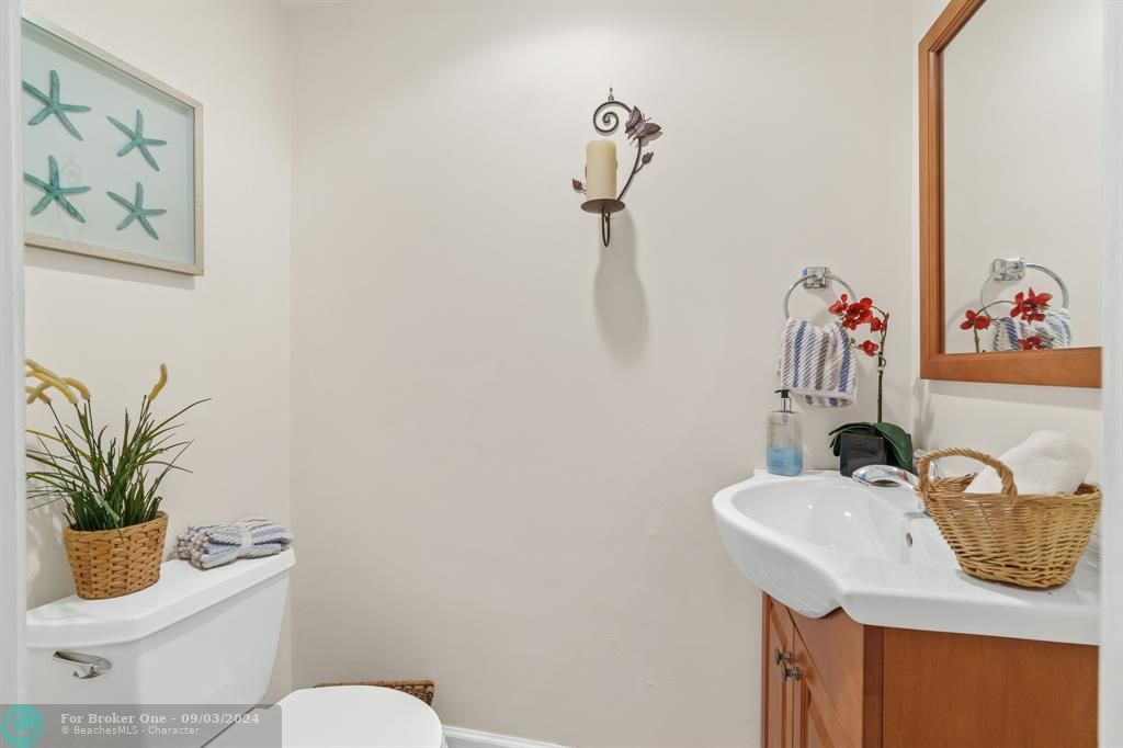 Active With Contract: $439,000 (2 beds, 1 baths, 1035 Square Feet)