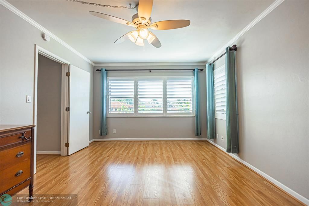 Active With Contract: $399,900 (2 beds, 2 baths, 1088 Square Feet)