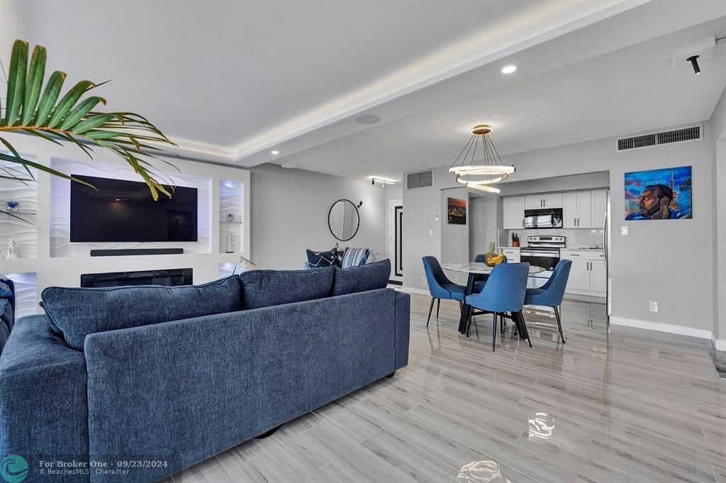 Recently Sold: $350,000 (2 beds, 2 baths, 1188 Square Feet)