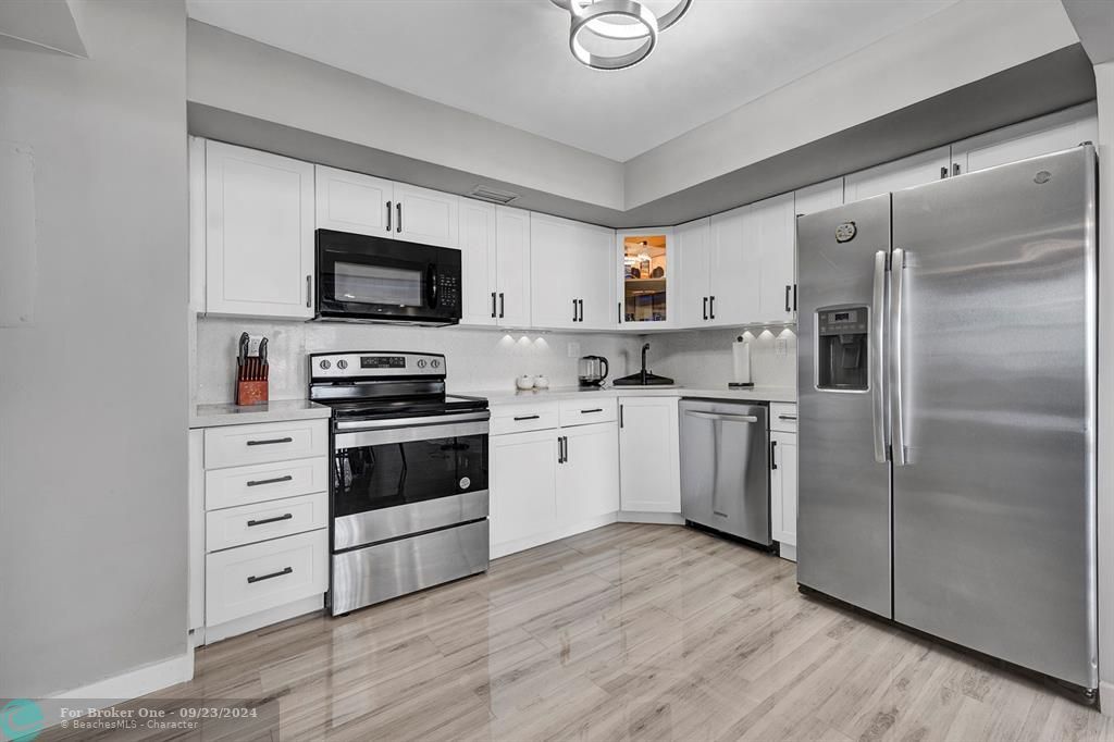 Recently Sold: $350,000 (2 beds, 2 baths, 1188 Square Feet)