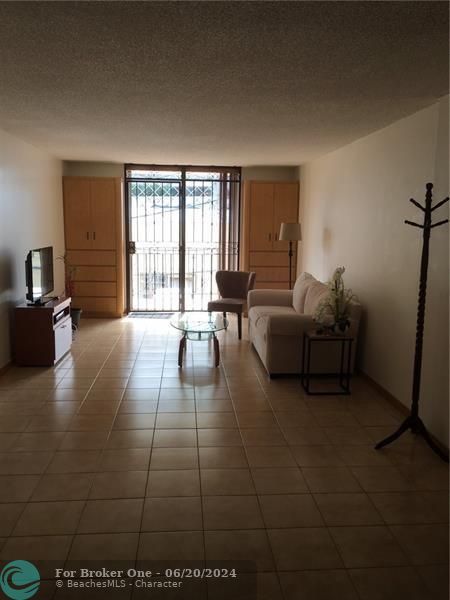Recently Sold: $325,000 (1 beds, 1 baths, 720 Square Feet)