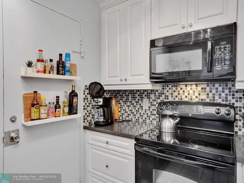 For Sale: $399,000 (2 beds, 2 baths, 1023 Square Feet)