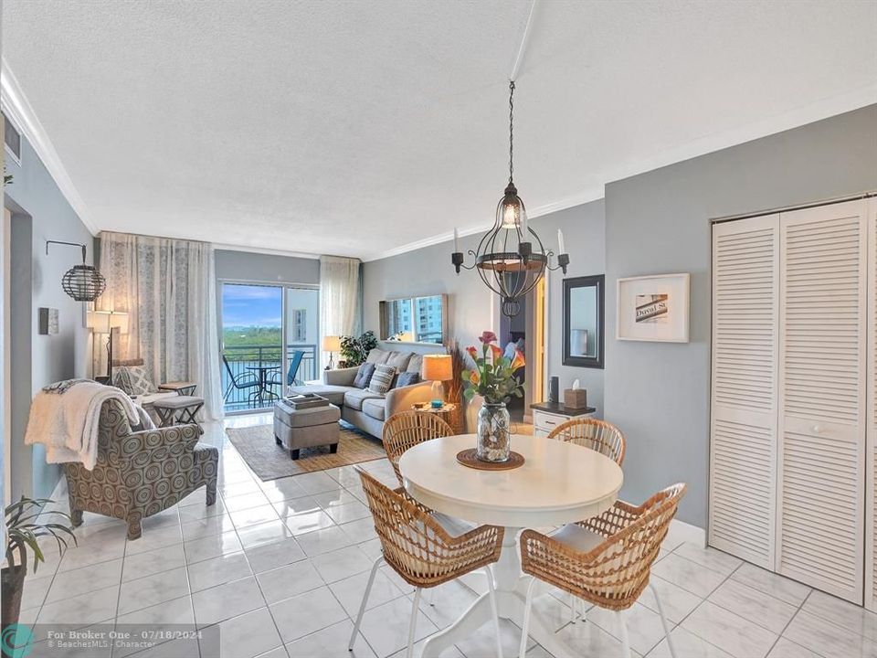 For Sale: $399,000 (2 beds, 2 baths, 1023 Square Feet)