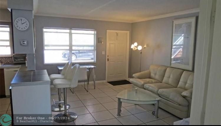 Active With Contract: $1,775 (1 beds, 1 baths, 610 Square Feet)