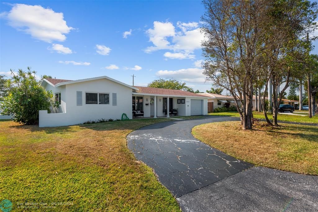 Recently Sold: $775,000 (3 beds, 2 baths, 1733 Square Feet)
