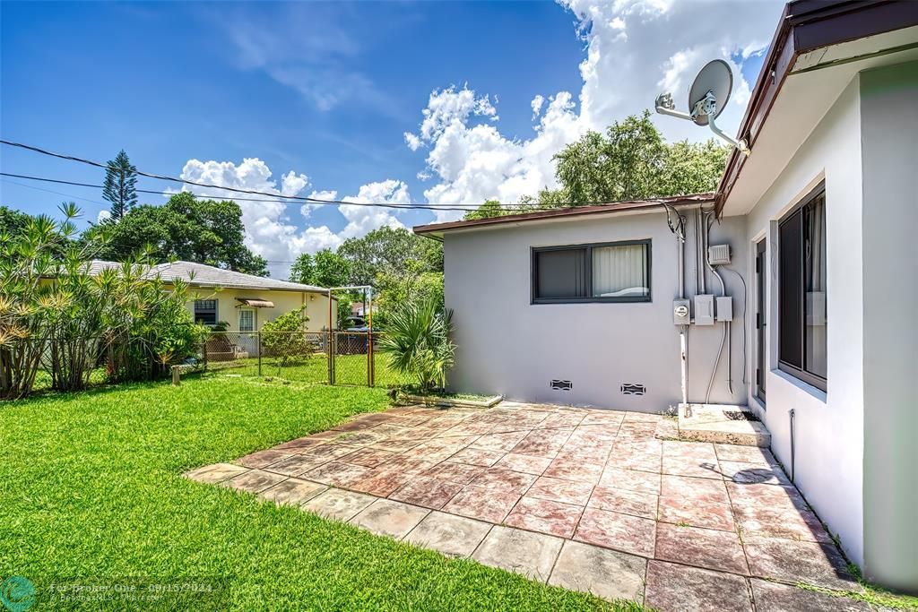 En Venta: $619,900 (3 camas, 3 baños, 2146 Pies cuadrados)