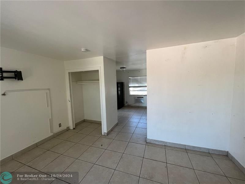 Active With Contract: $1,250 (0 beds, 1 baths, 5600 Square Feet)