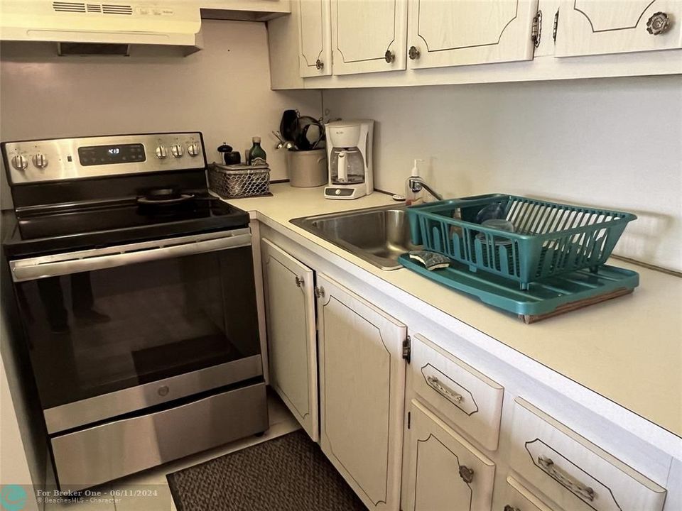 Active With Contract: $104,900 (1 beds, 1 baths, 0 Square Feet)