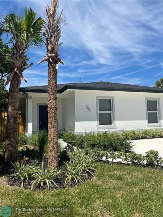 Active With Contract: $3,699 (4 beds, 2 baths, 1489 Square Feet)