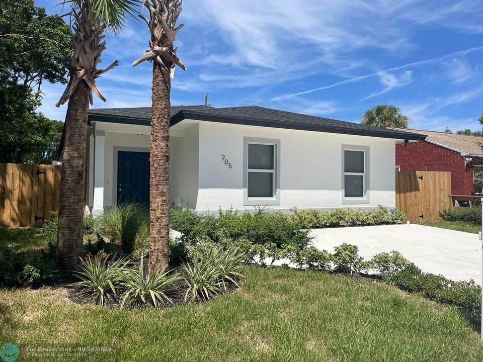 Active With Contract: $3,699 (4 beds, 2 baths, 1489 Square Feet)