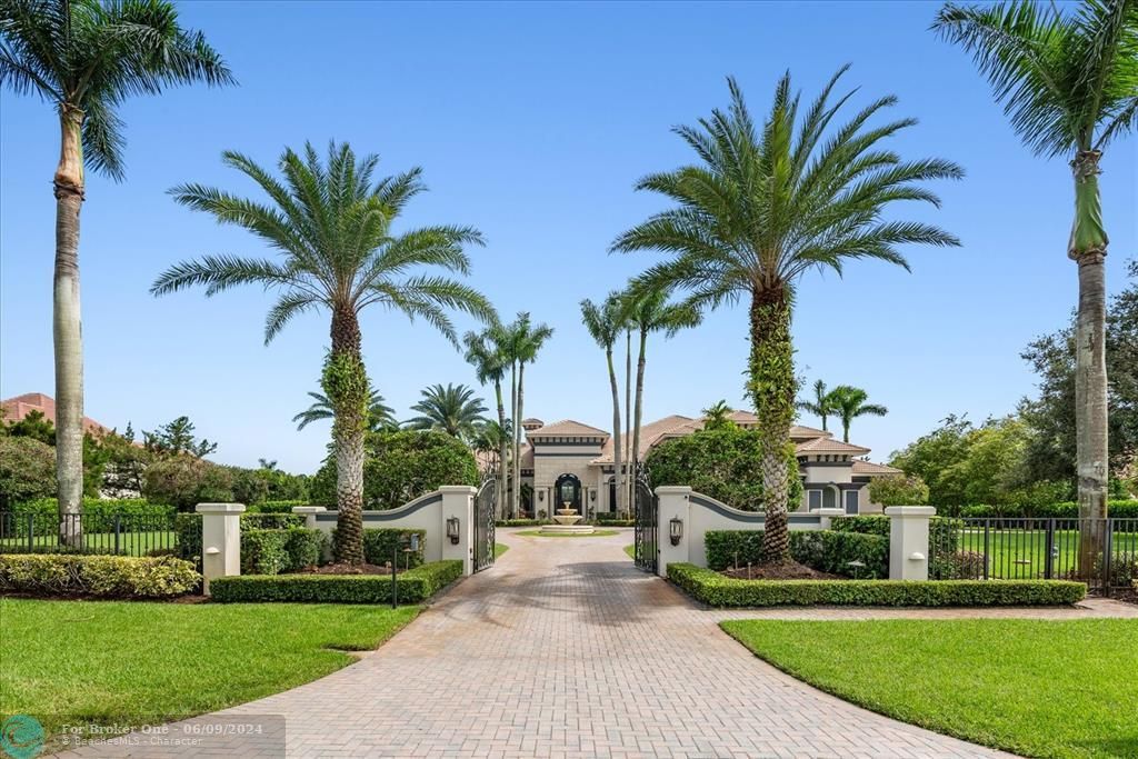 For Sale: $5,950,000 (6 beds, 6 baths, 10107 Square Feet)