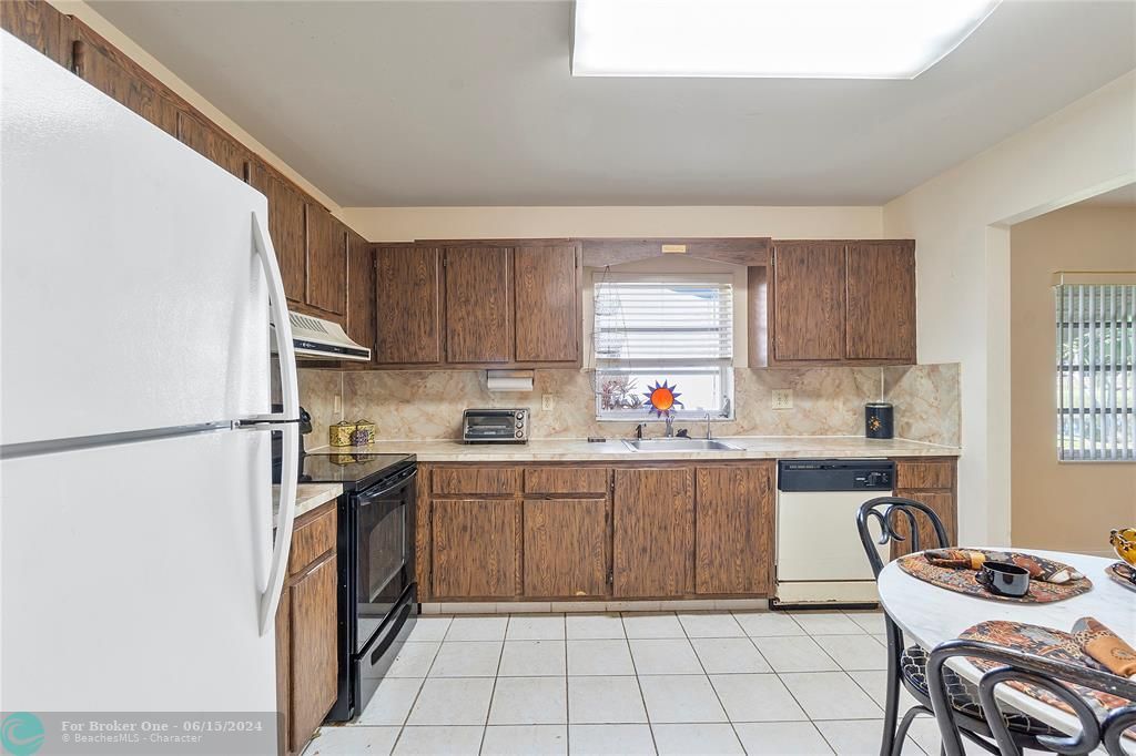 Recently Sold: $299,999 (2 beds, 2 baths, 1527 Square Feet)