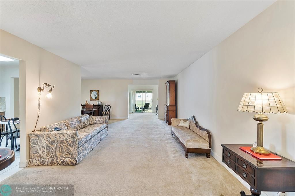 Recently Sold: $299,999 (2 beds, 2 baths, 1527 Square Feet)