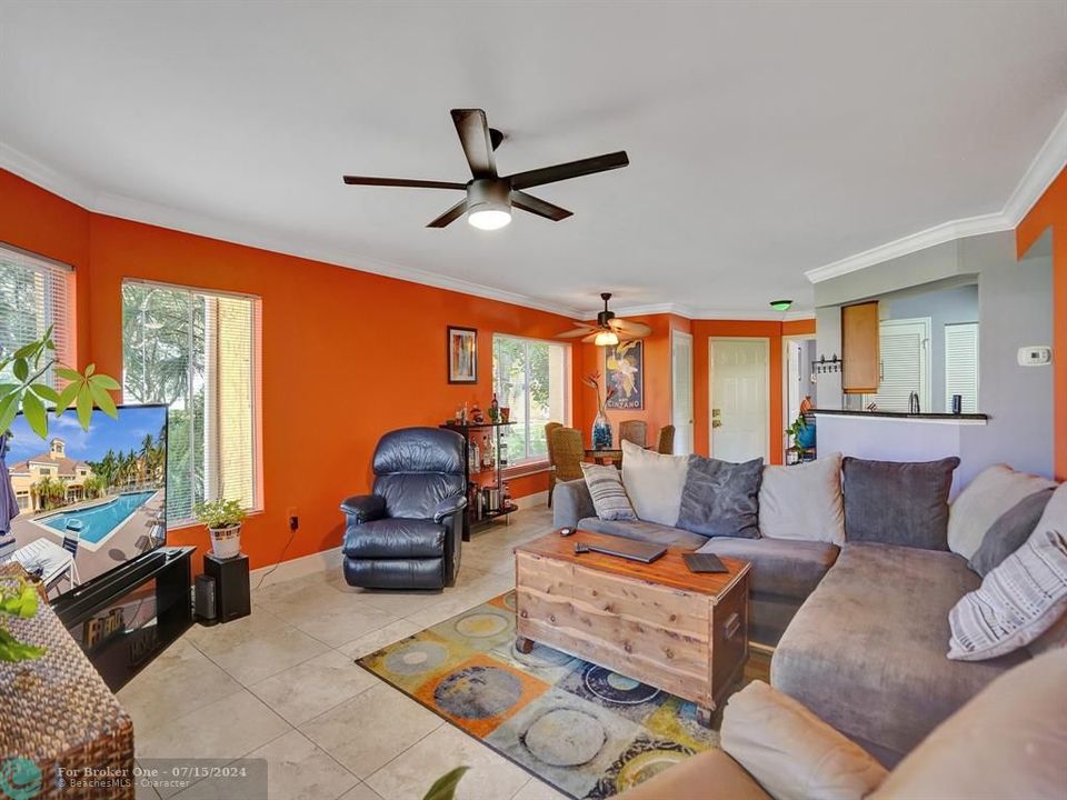 Active With Contract: $279,000 (2 beds, 2 baths, 1241 Square Feet)