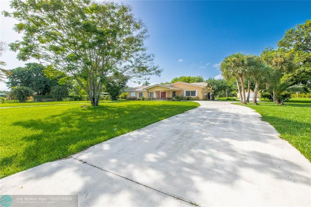 Recently Sold: $1,160,000 (5 beds, 3 baths, 3248 Square Feet)