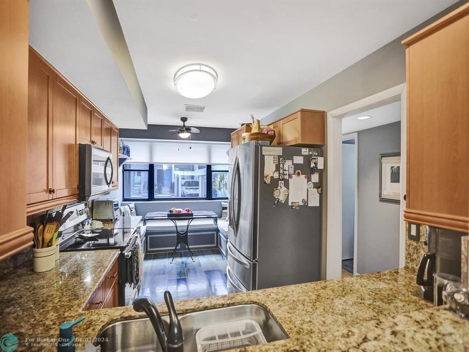 For Sale: $480,000 (2 beds, 3 baths, 1960 Square Feet)