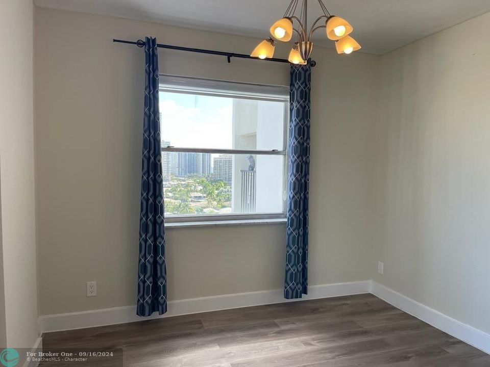 Active With Contract: $2,900 (2 beds, 2 baths, 1500 Square Feet)