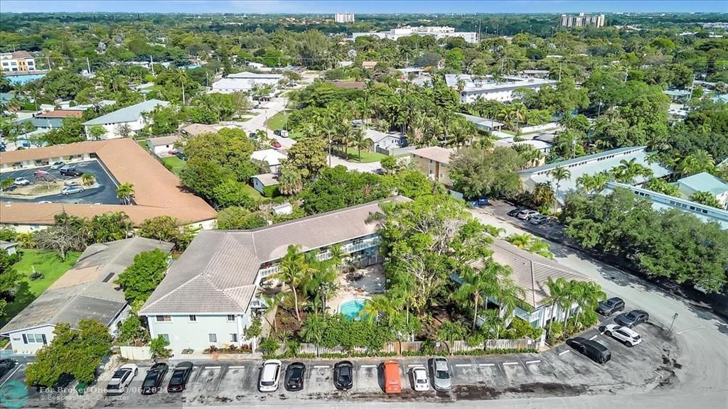 Active With Contract: $249,999 (3 beds, 2 baths, 902 Square Feet)