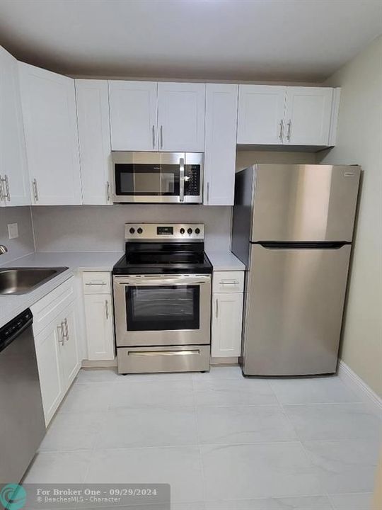 For Sale: $120,000 (1 beds, 1 baths, 768 Square Feet)