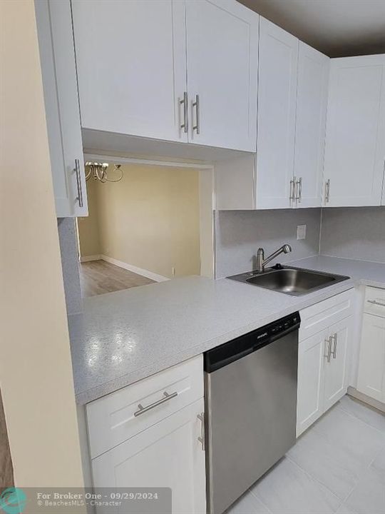 For Sale: $120,000 (1 beds, 1 baths, 768 Square Feet)