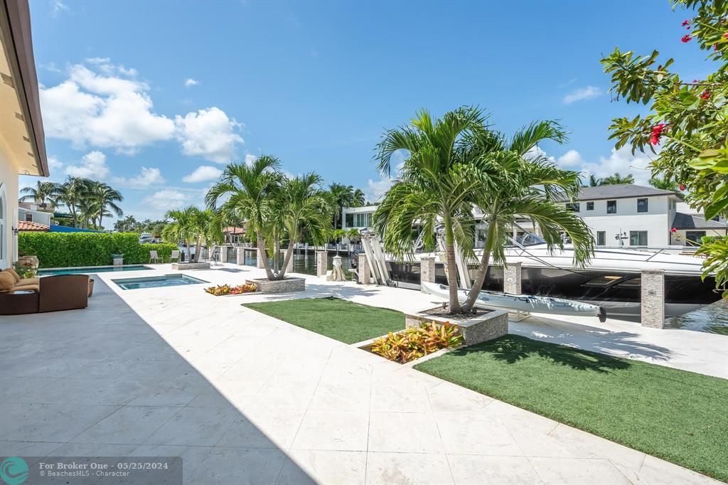 For Sale: $5,985,000 (7 beds, 7 baths, 5323 Square Feet)