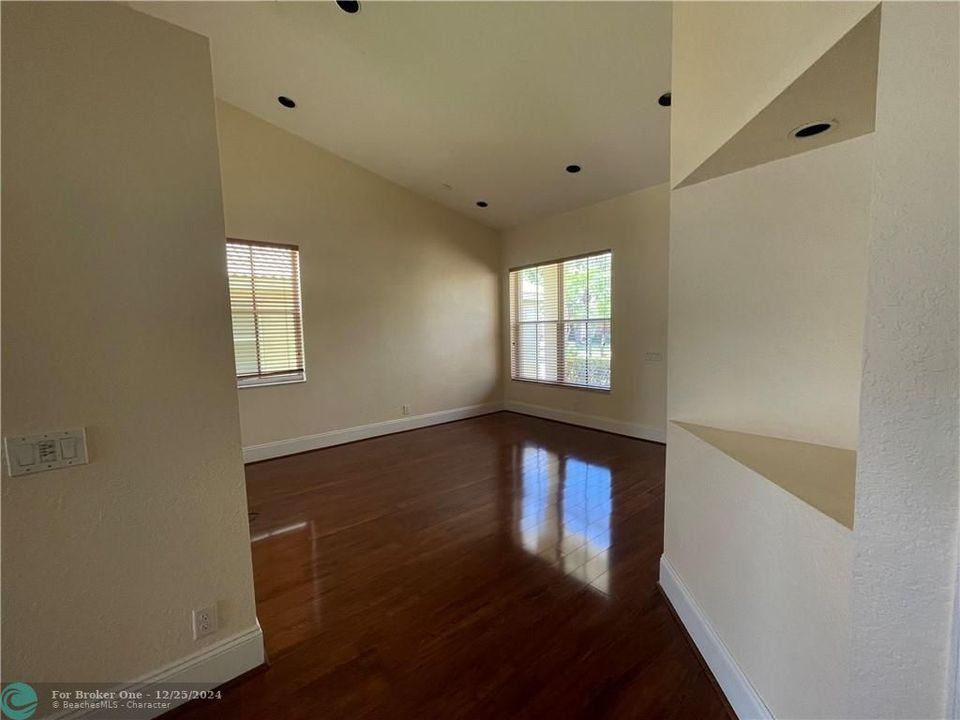 Active With Contract: $4,000 (3 beds, 2 baths, 1478 Square Feet)