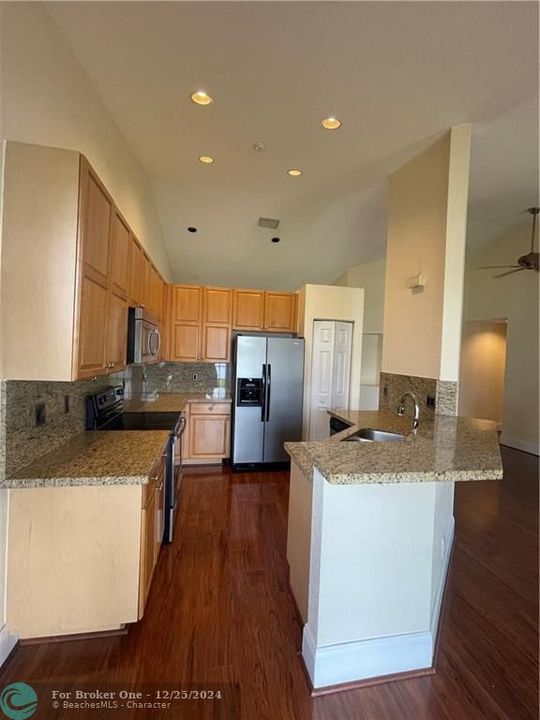 Active With Contract: $4,000 (3 beds, 2 baths, 1478 Square Feet)