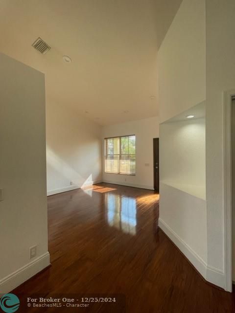 Active With Contract: $4,000 (3 beds, 2 baths, 1478 Square Feet)