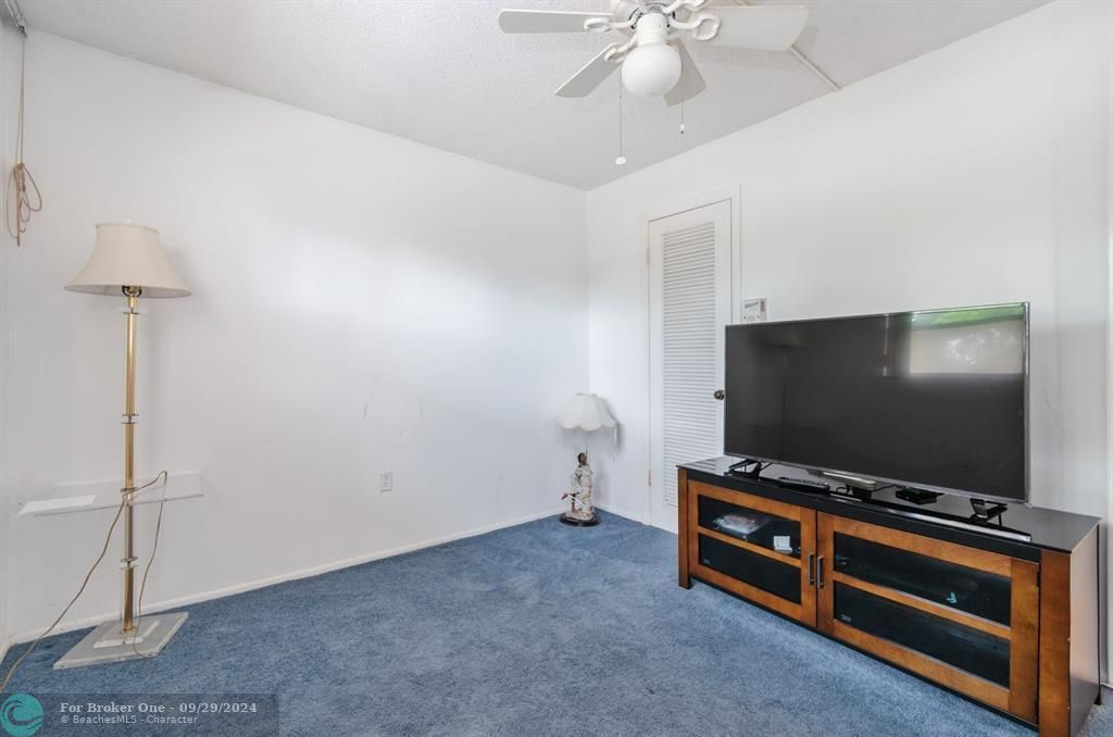 For Sale: $129,999 (2 beds, 2 baths, 850 Square Feet)