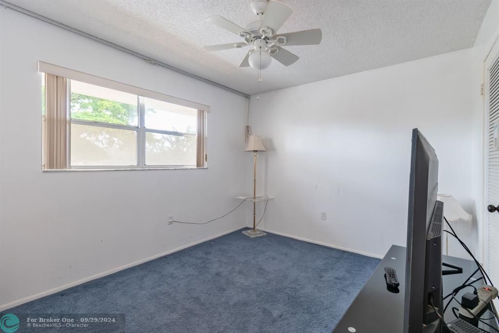 For Sale: $129,999 (2 beds, 2 baths, 850 Square Feet)